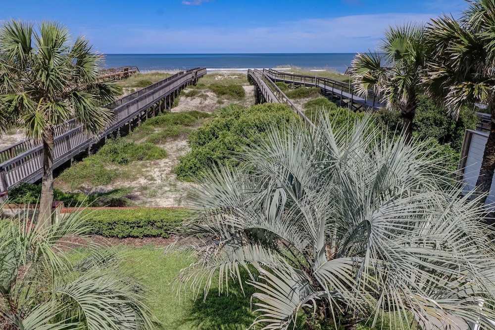 Fernandina Beach Vacations - Dog Friendly Oceanfront Beach House by RedAwning - Property Image 47