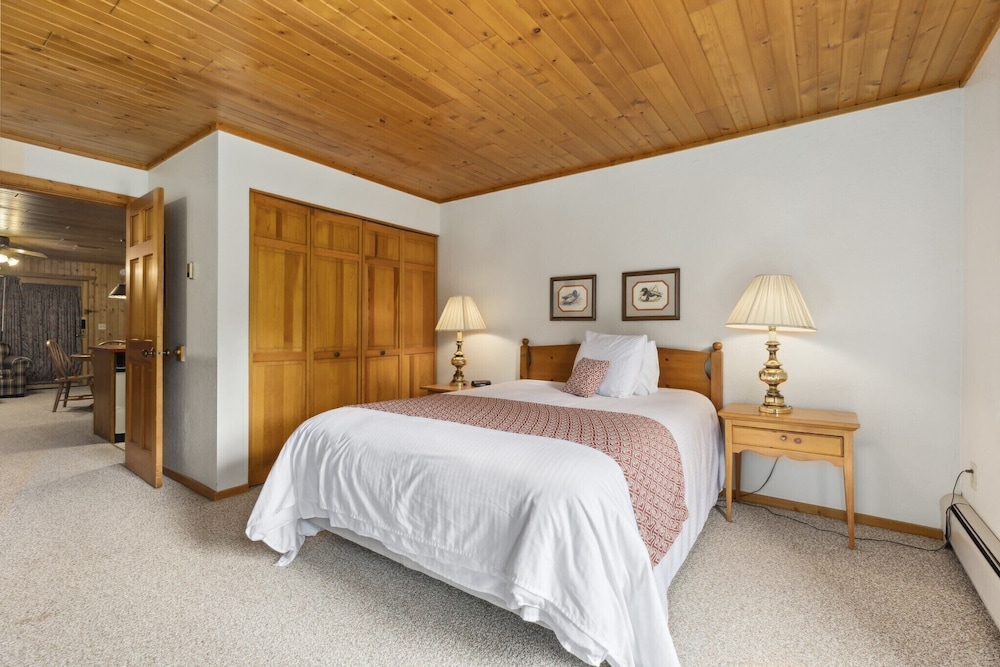 The Lodges at Breezy Point view 5