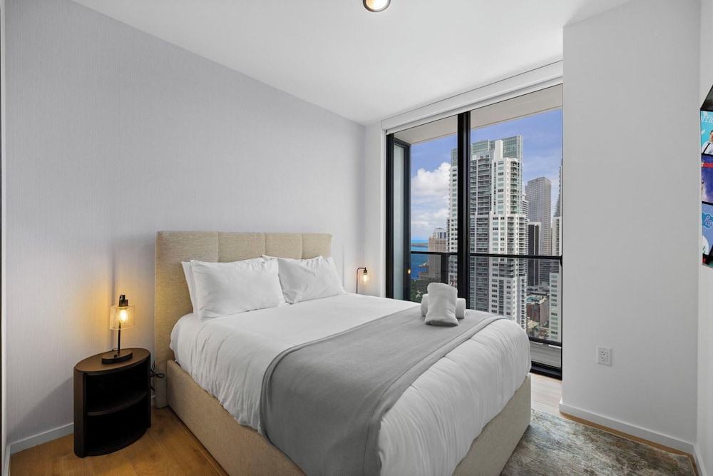Luxury Spacious Condo at Downtown Miami