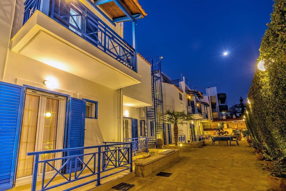 Bbq, Backyard, Of Amoudara, Full Kitchen, Parking-3