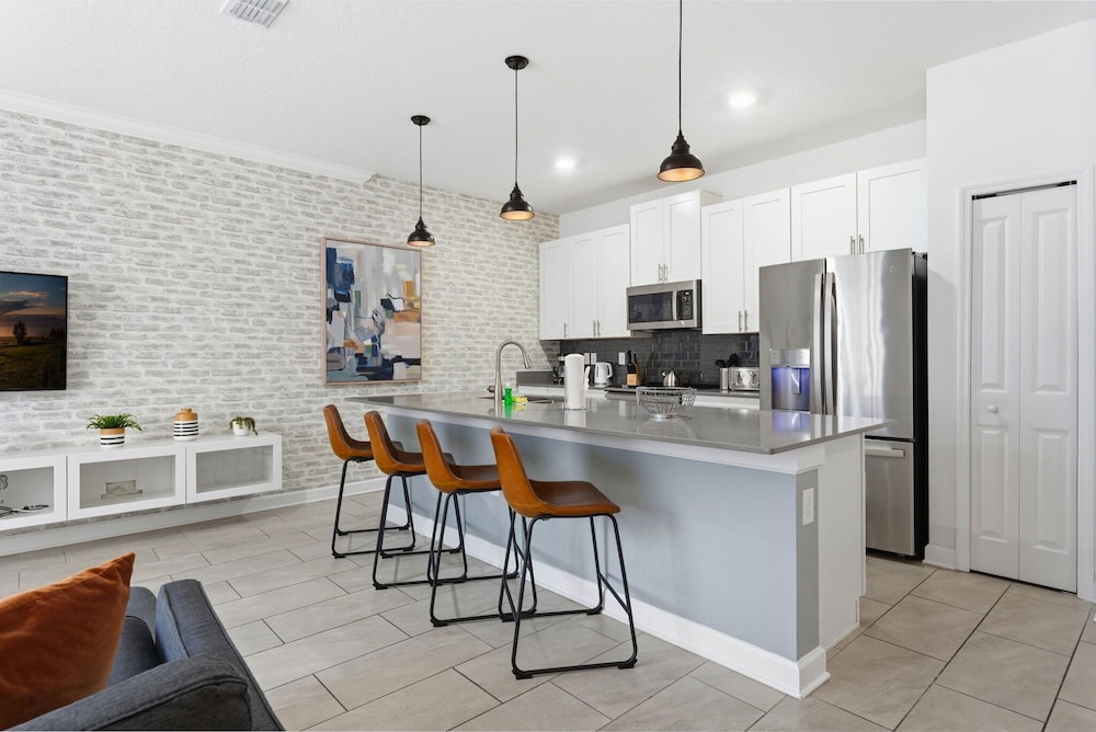 Chic 4BR Disney Retreat With Pool Mickey Rooms