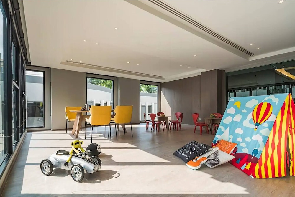 2 Bed Room At Excellent Location - Best In Class