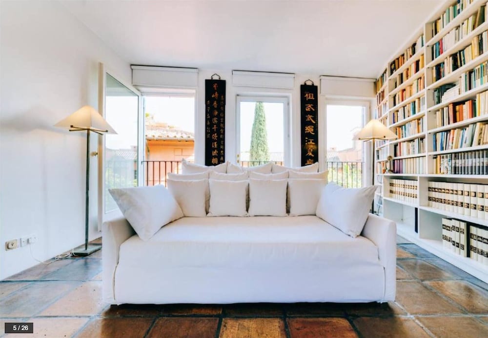 Luxury Art Apartment In Trastevere With Terrace