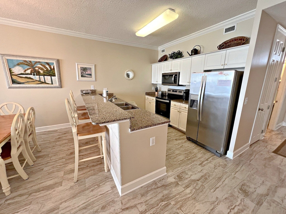 Regency Isle 704