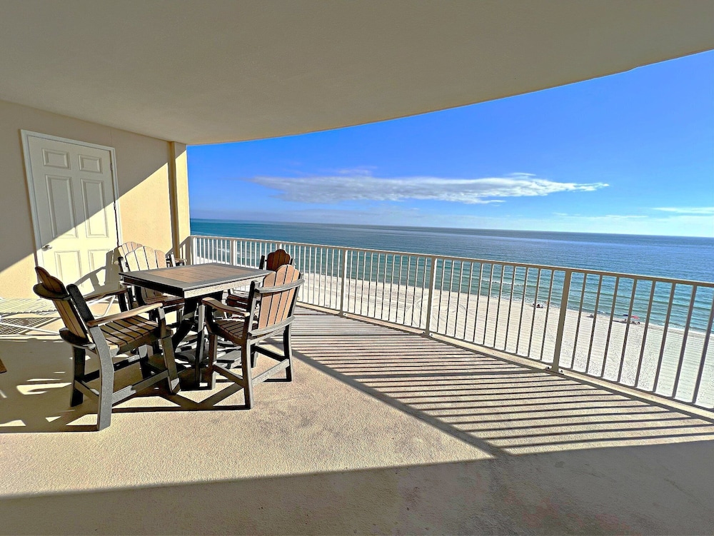 Regency Isle 704