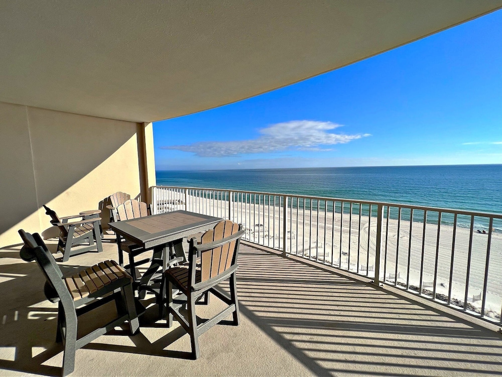 Regency Isle 703