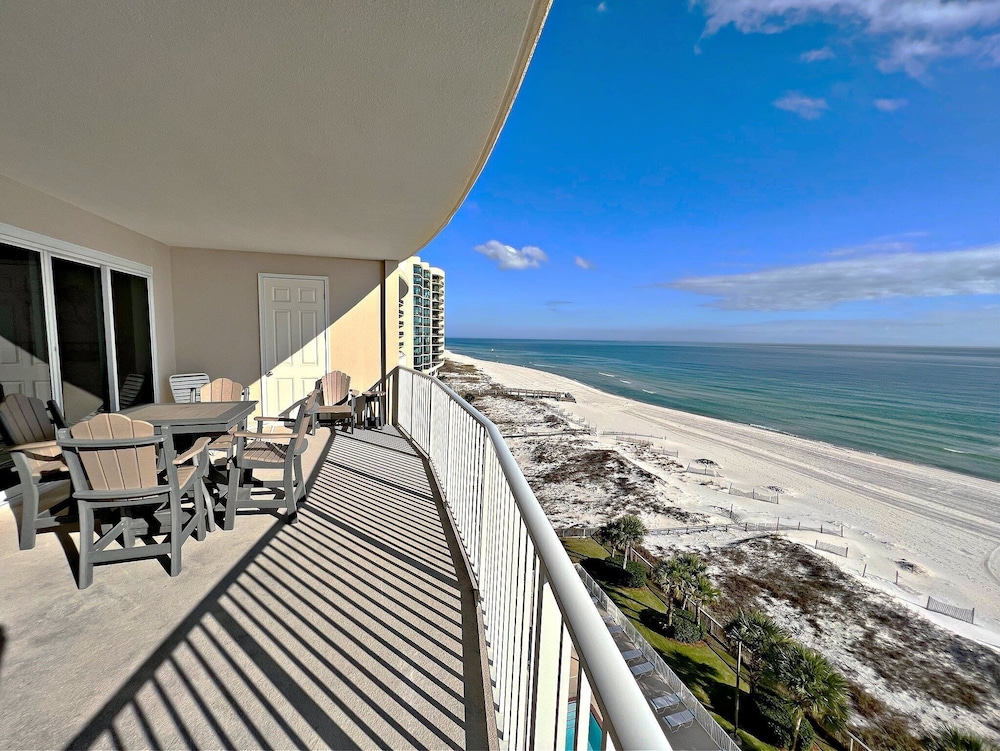 Regency Isle 704