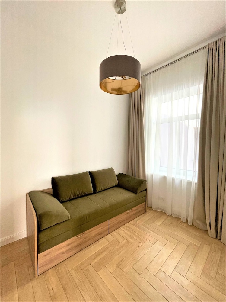 Picturesque Old Town Apartment With Balcony view 4