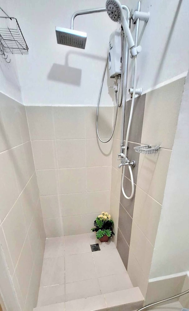 Homey 1BR With Balcony City View in Grace Res