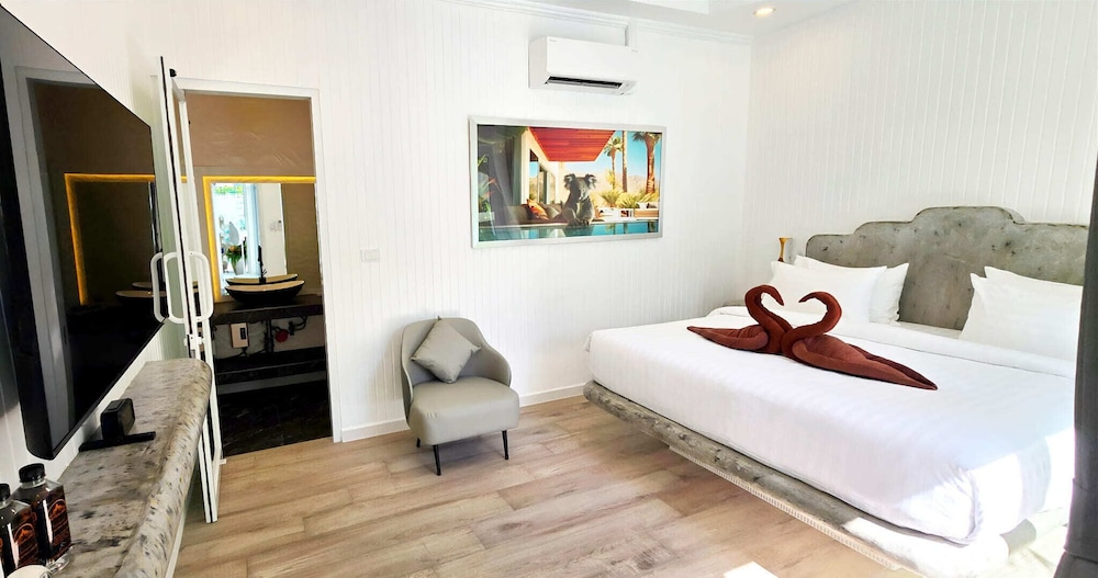 LUMALAND Luxury Pool Villa Pattaya Walking Street