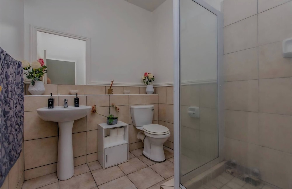 2bed in Sandton City