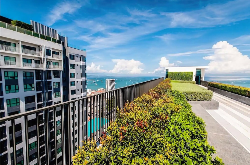 Excellent Location - Condo Infinity Pool Pattaya