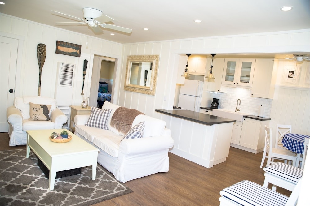 4980 Sandyland Road #216 2 Bedroom Condo by RedAwning