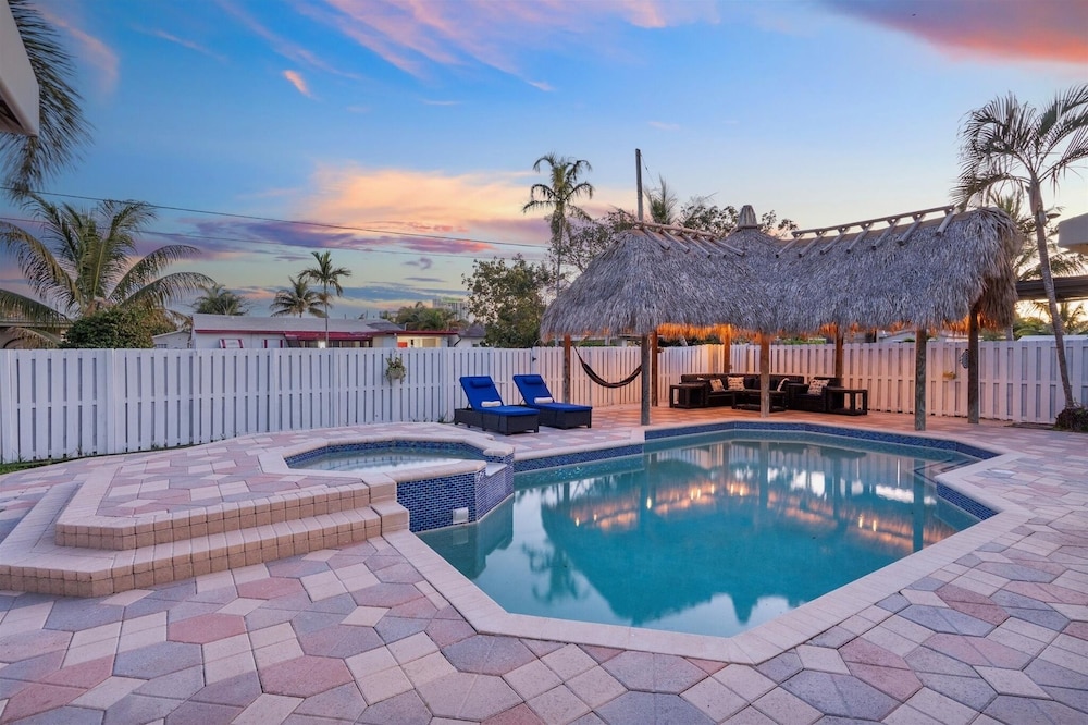 Blue Wave Retreat At Hollywood Beach 3 Bedroom Home