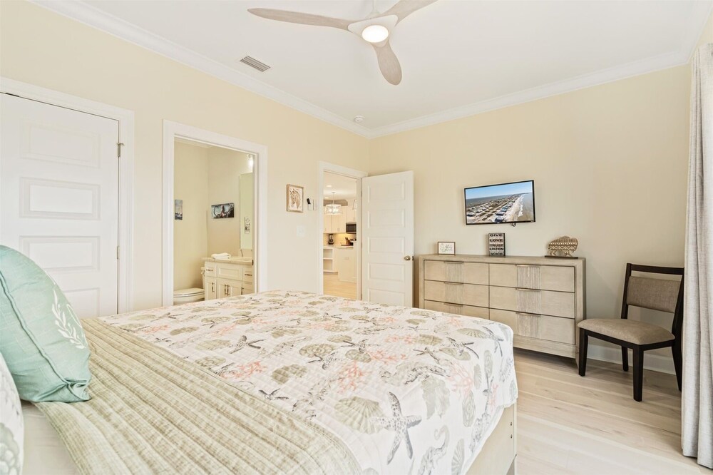 Purple Paradise - 2536 Bienville Blvd 4 Bedroom Home by RedAwning view 4
