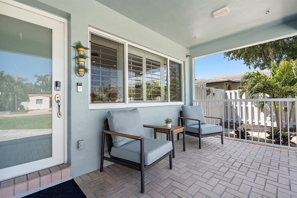 Blue Wave Retreat At Hollywood Beach 3 Bedroom Home
