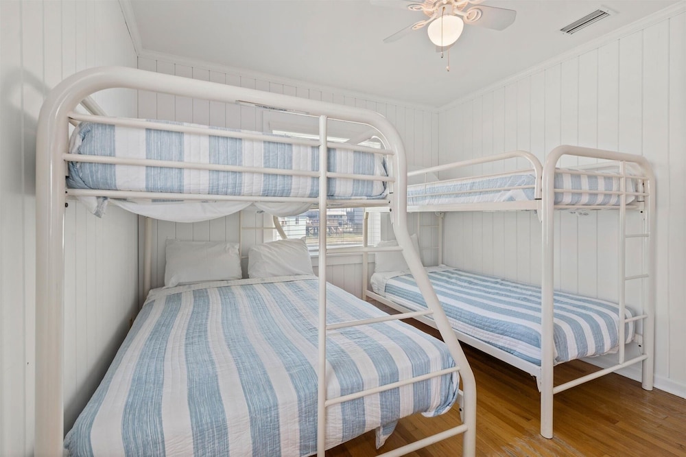 Dauphin Island Escape - 102 Ponchartrain Ct 3 Bedroom Home