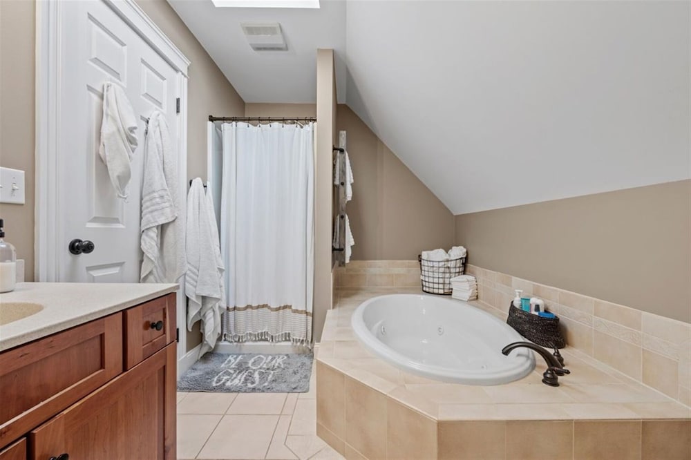 Lakeview Bliss Limit 8 3 Bedroom Villa
