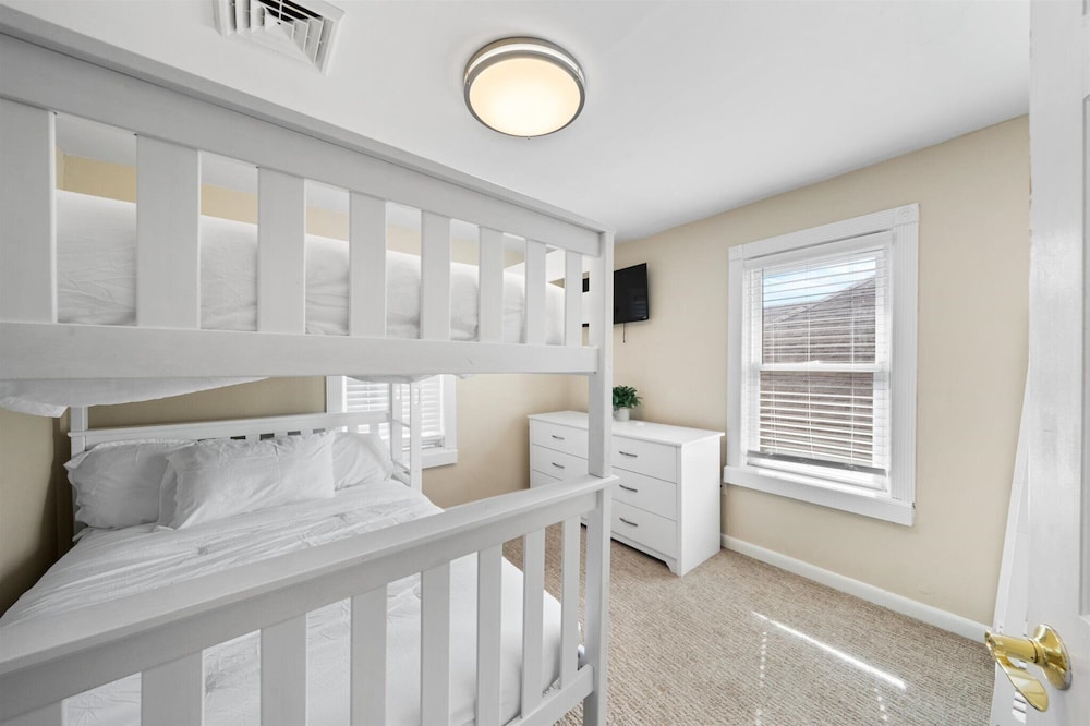 4BR Shore House-Close To The Action