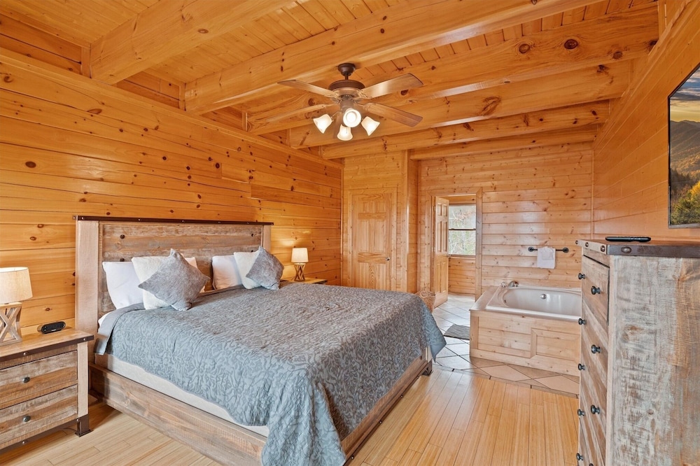 Blue Ridge Refuge 8 Bedroom Cabin by RedAwning view 3