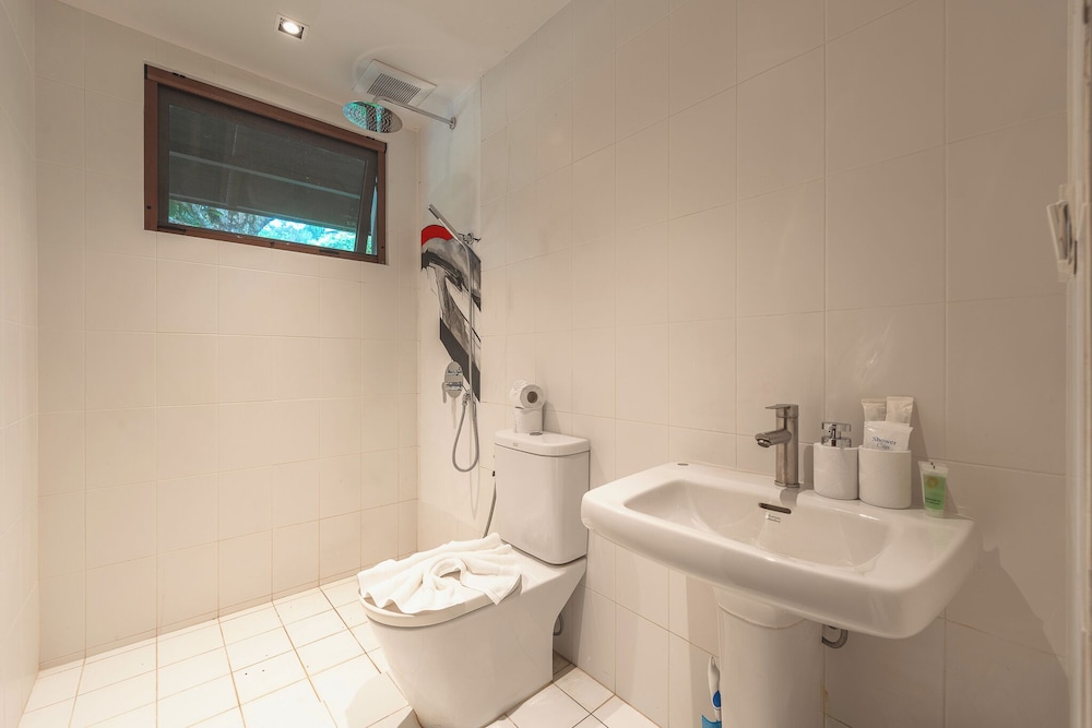 Sunrise 7BR Luxe Villa Sea View V151