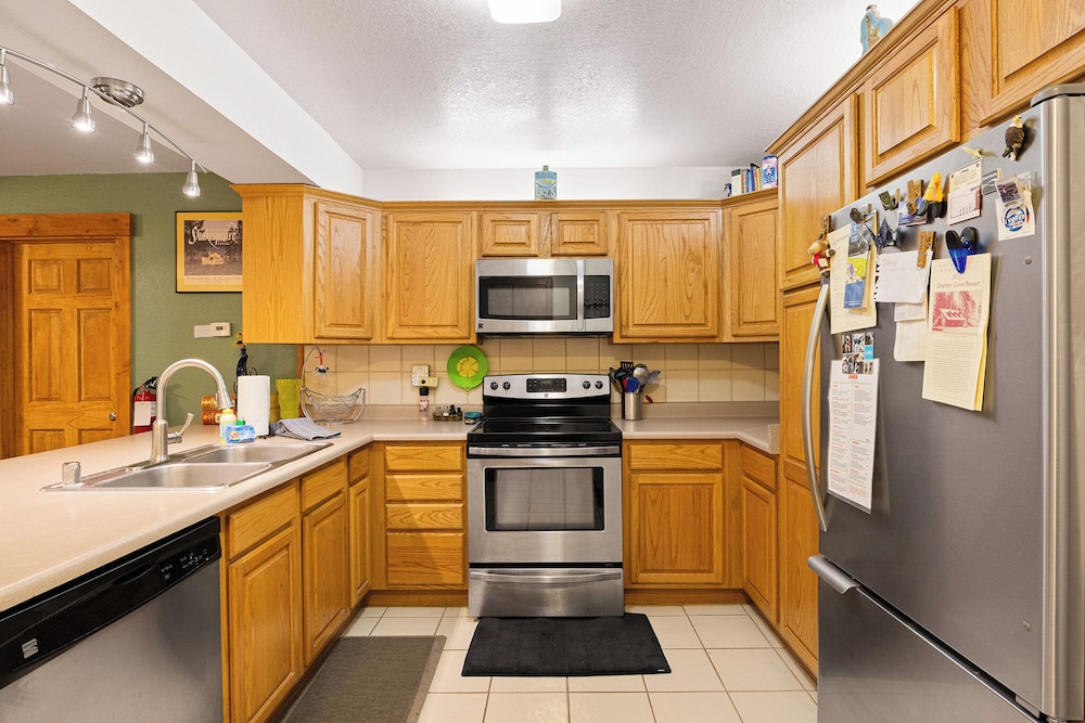 Sierra Pines Retreat Sleeps 6!