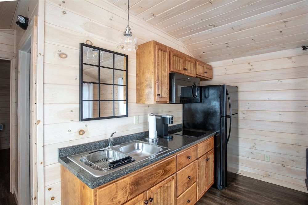 Finch Limit 4 2 Bedroom Cabin