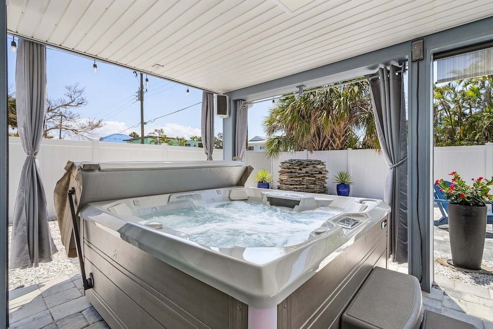 130 Tiki Tides: 2br W/ Outdoor Tiki Bar! 2 Bedroom Home