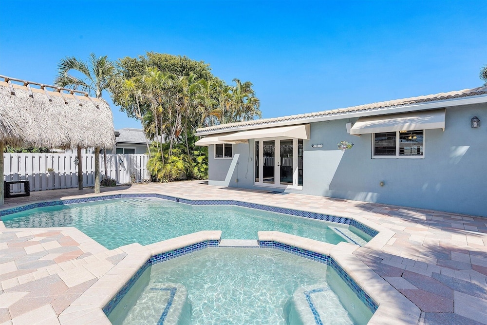 Blue Wave Retreat At Hollywood Beach 3 Bedroom Home