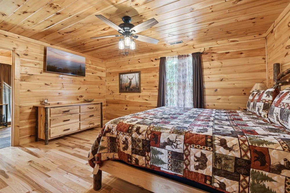 Climbing To New Heights 2 Bedroom Cabin