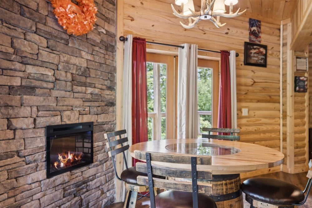 Climbing To New Heights 2 Bedroom Cabin
