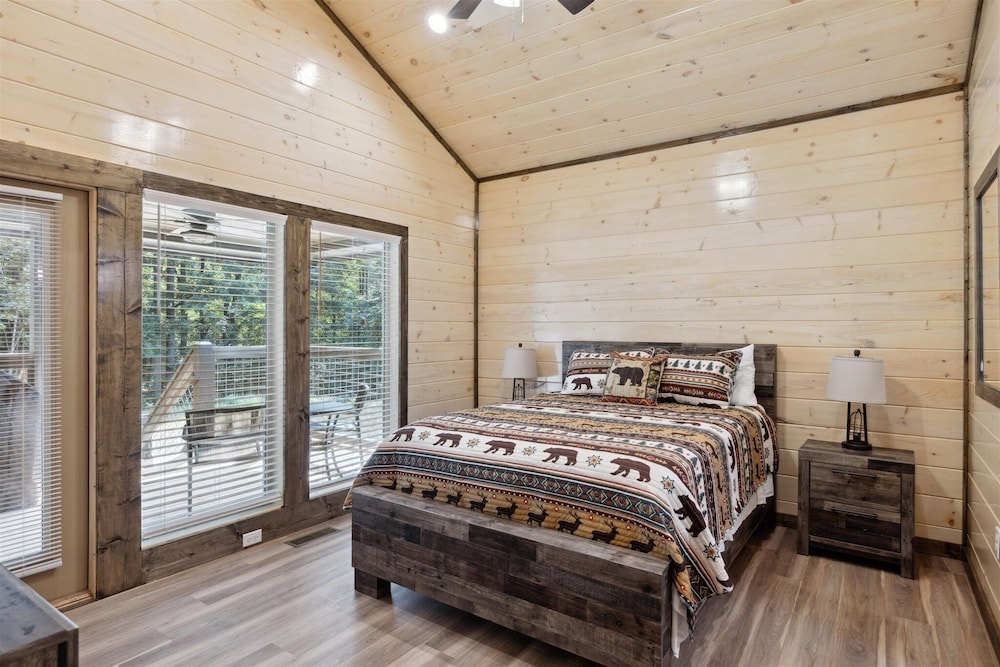 Bear View Estate 2 Bedroom Cabin by RedAwning view 3
