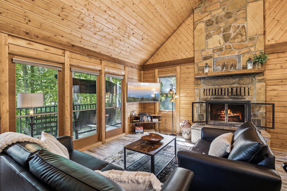 Golf Resort Cabin w Hot Tub Firepit Pool