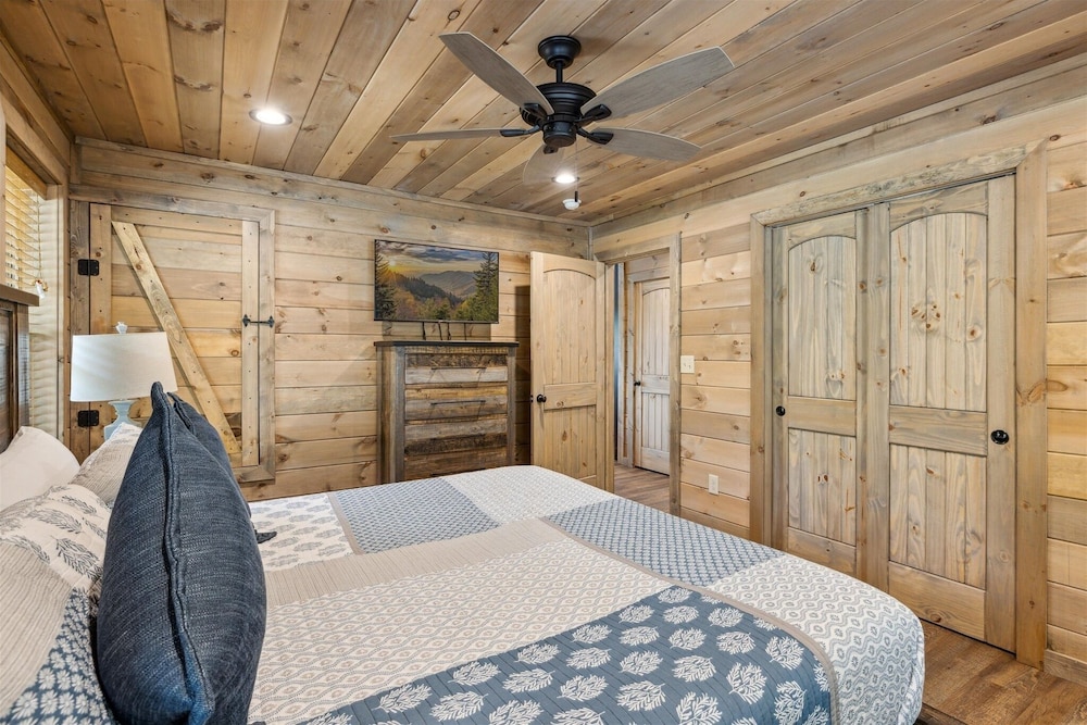 Changes In Latitude 3 Bedroom Cabin by RedAwning view 3