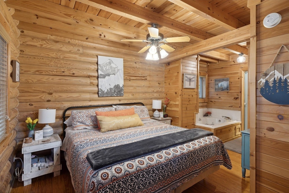 5 O'clock Somewhere 1 Bedroom Cabin by RedAwning view 3