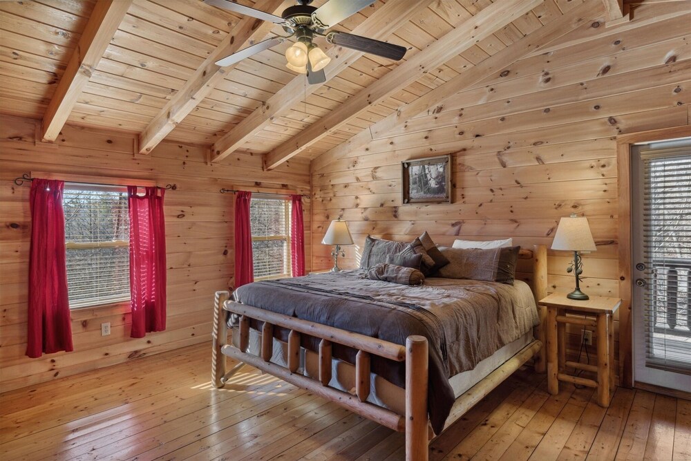 Peace Of Mind 3 Bedroom Cabin by RedAwning view 3