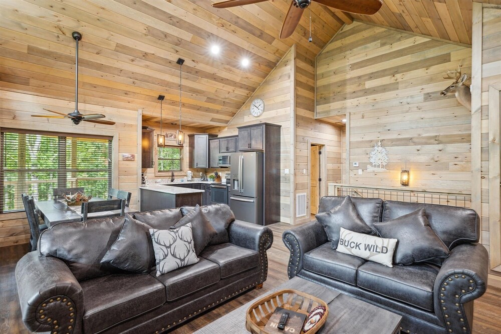 Antler Ridge 3 Bedroom Cabin by RedAwning view 4