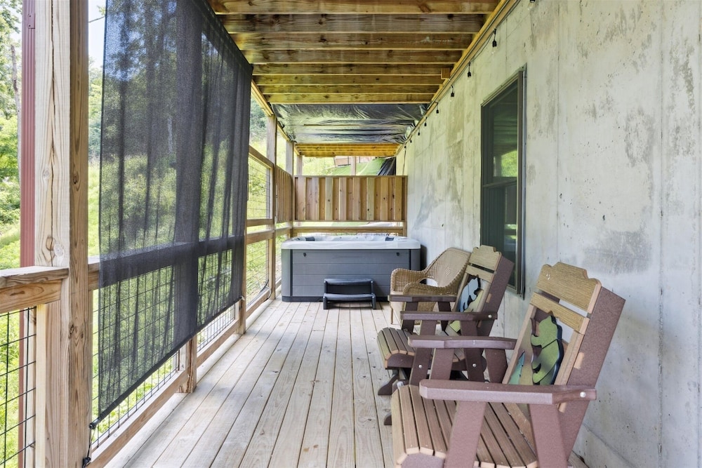 Climbing To New Heights 2 Bedroom Cabin