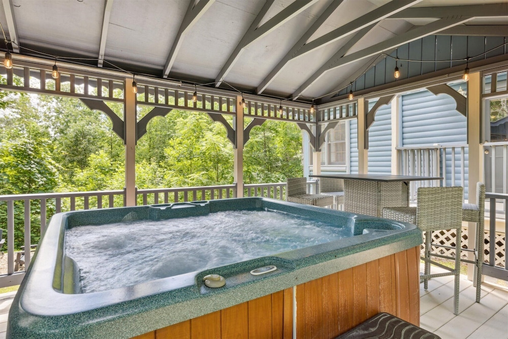 Golf Resort Cabin w Hot Tub Firepit Pool