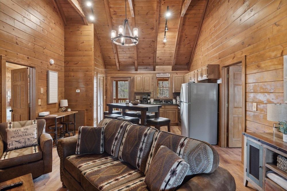 Bear Tracks 2 Bedroom Cabin by RedAwning view 4