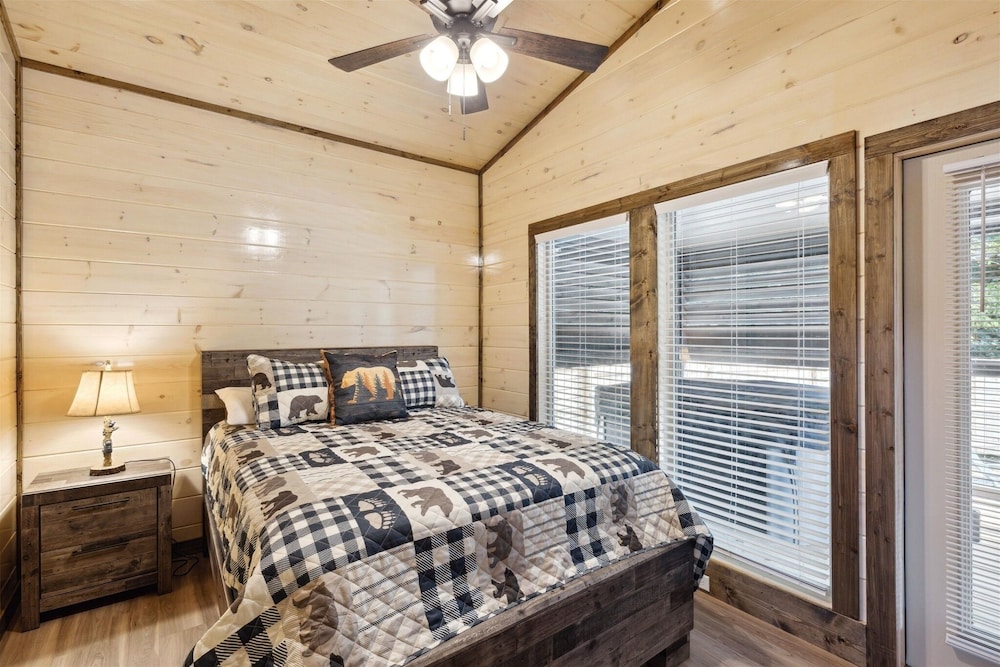 Bear View Estate 2 Bedroom Cabin by RedAwning view 2