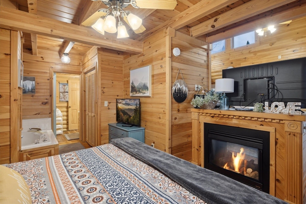 5 O'clock Somewhere 1 Bedroom Cabin by RedAwning view 2