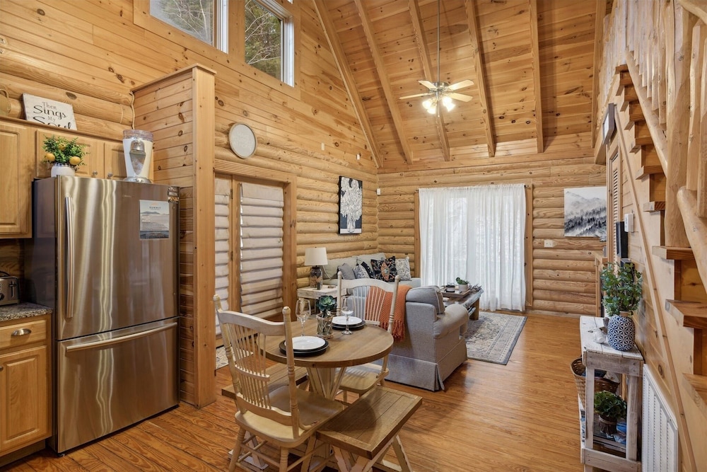 5 O'clock Somewhere 1 Bedroom Cabin by RedAwning view 4
