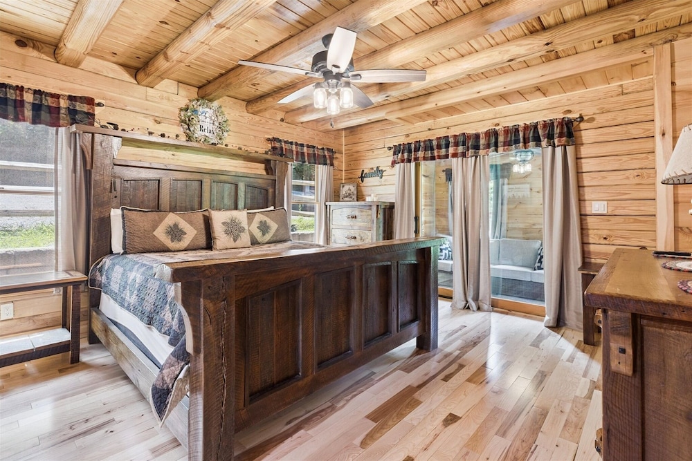 Climbing To New Heights 2 Bedroom Cabin