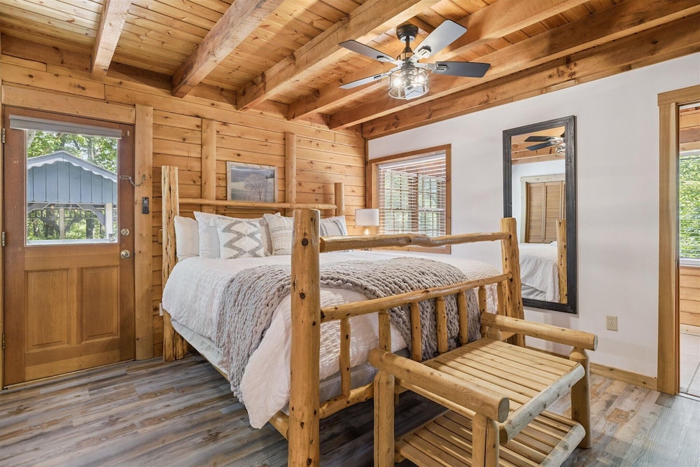Golf Resort Cabin w Hot Tub Firepit Pool