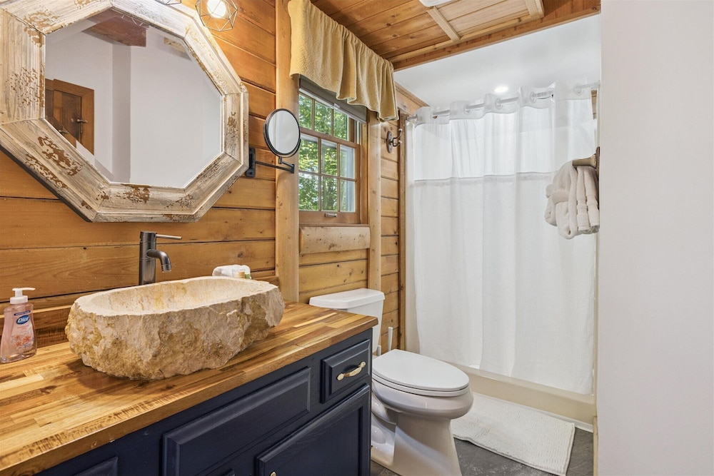 Golf Resort Cabin w Hot Tub Firepit Pool