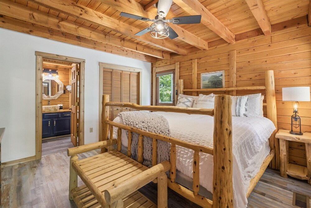Golf Resort Cabin w Hot Tub Firepit Pool