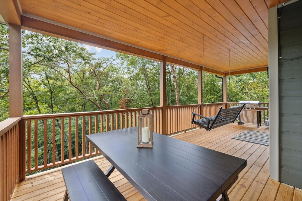 Chasing The Son Cabin 3 Bedroom Cabin by RedAwning view 4