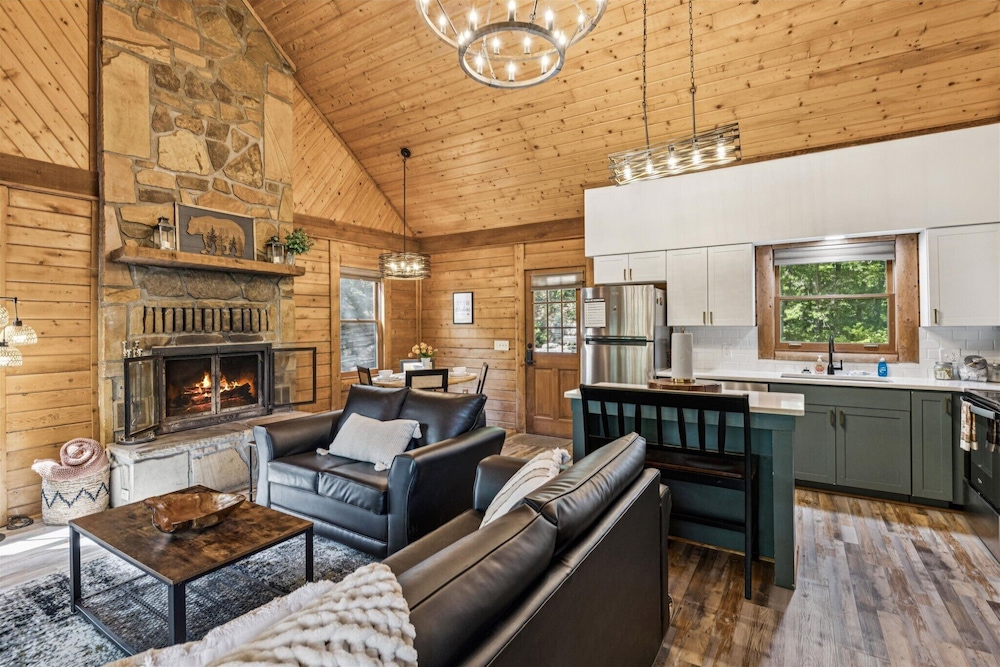 Golf Resort Cabin w Hot Tub Firepit Pool