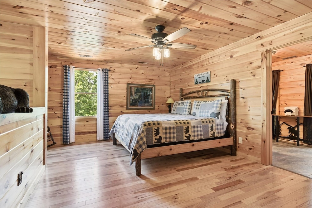 Climbing To New Heights 2 Bedroom Cabin